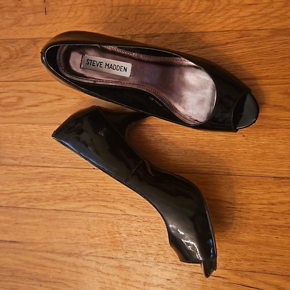 Steve Madden Black Patent Peep Toe Heels - Picture 2 of 4